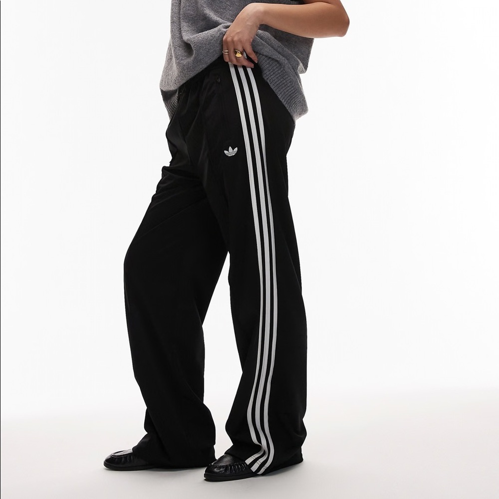 adidas Firebird trackpants in black Small NWT